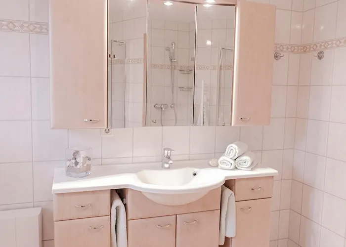 Haus Sabine - Eg 公寓 Kirr